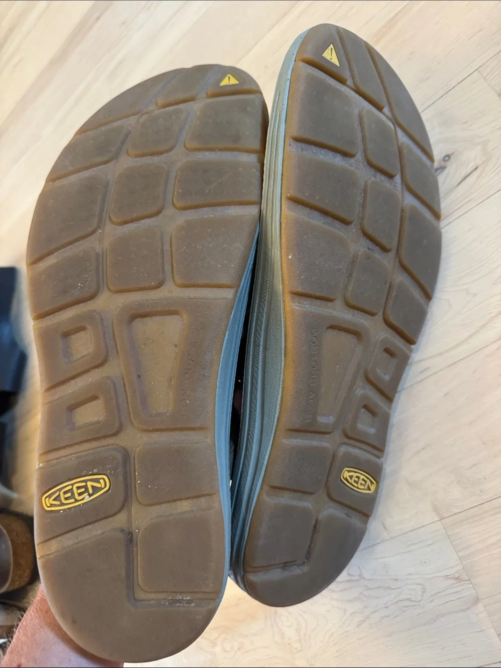Keen Men's Uneek sandals-Olive Green-Size 13